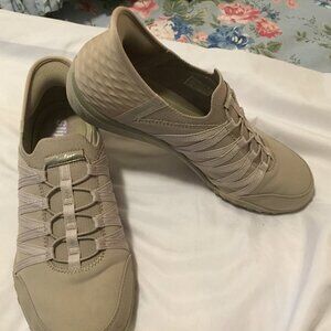 Skechers Ladies Breathe Easy Hands Free Slip-Ins 100593/Taupe Size 11 Sneakers